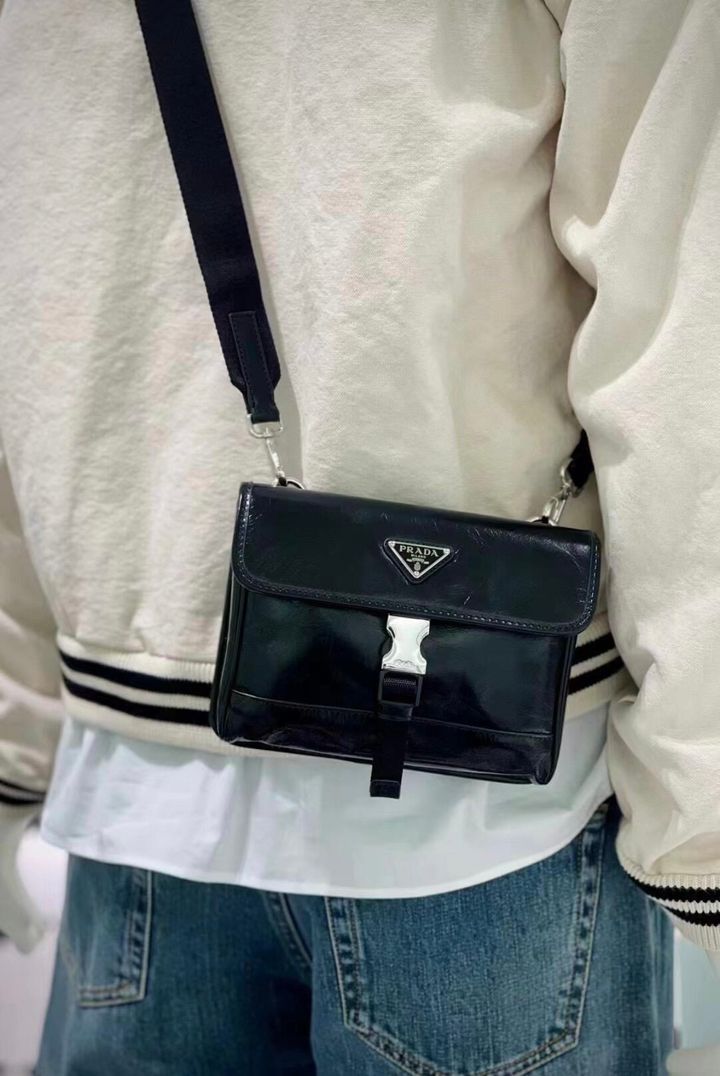 PRADA 油蠟皮手機包 2ZH108 兩色2