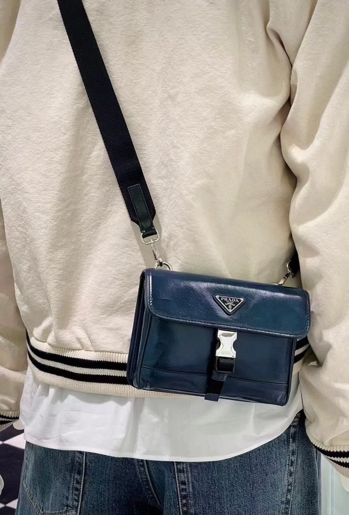 PRADA 油蠟皮手機包 2ZH108 兩色3