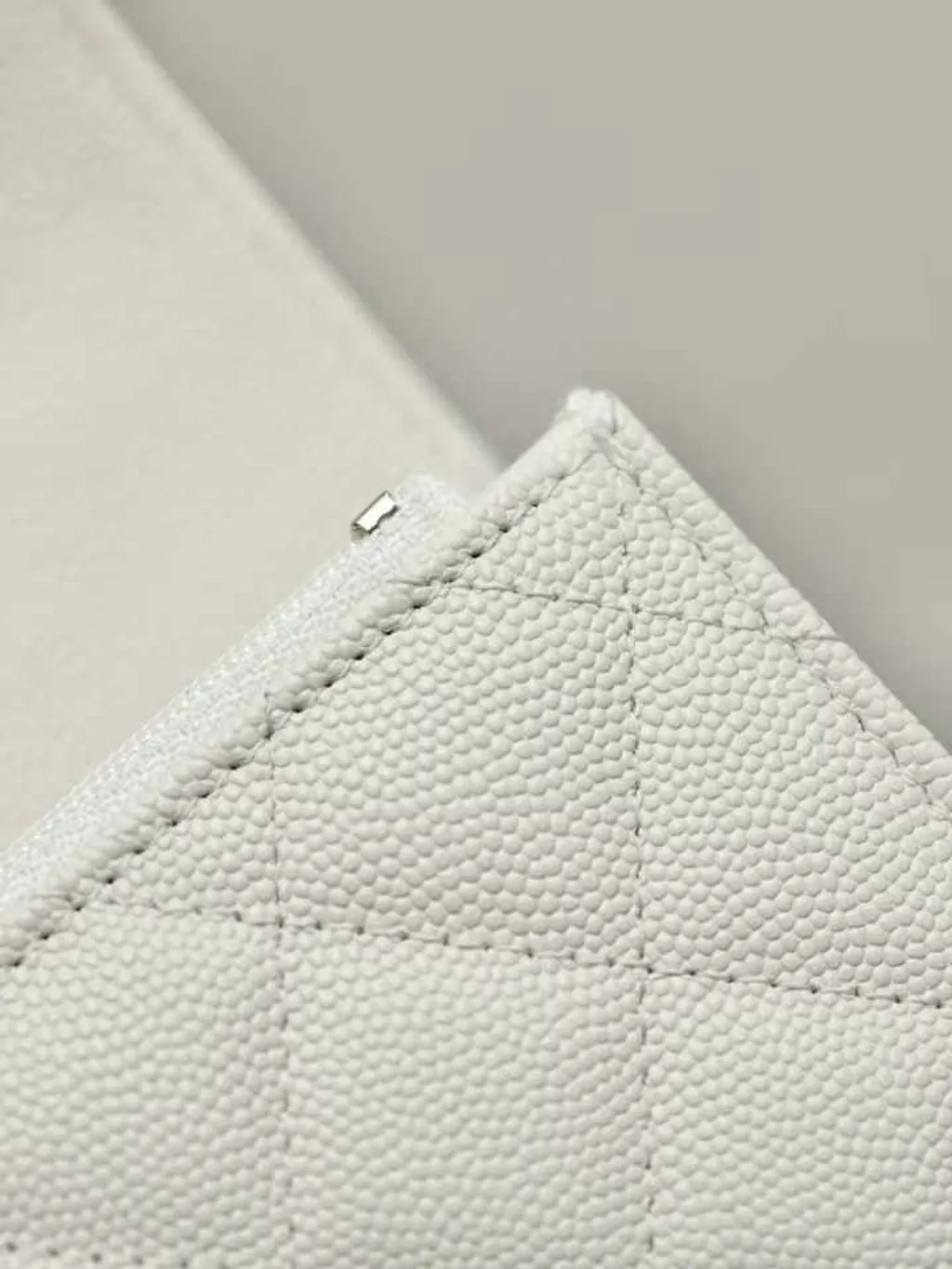 CHANEL 25C MINI 魚子醬小書包 奶白4