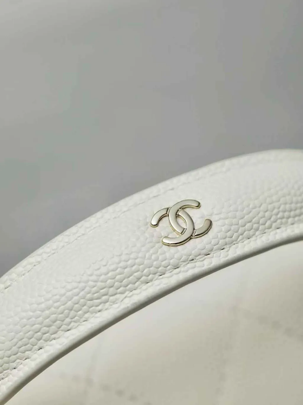 CHANEL 25C MINI 魚子醬小書包 奶白6