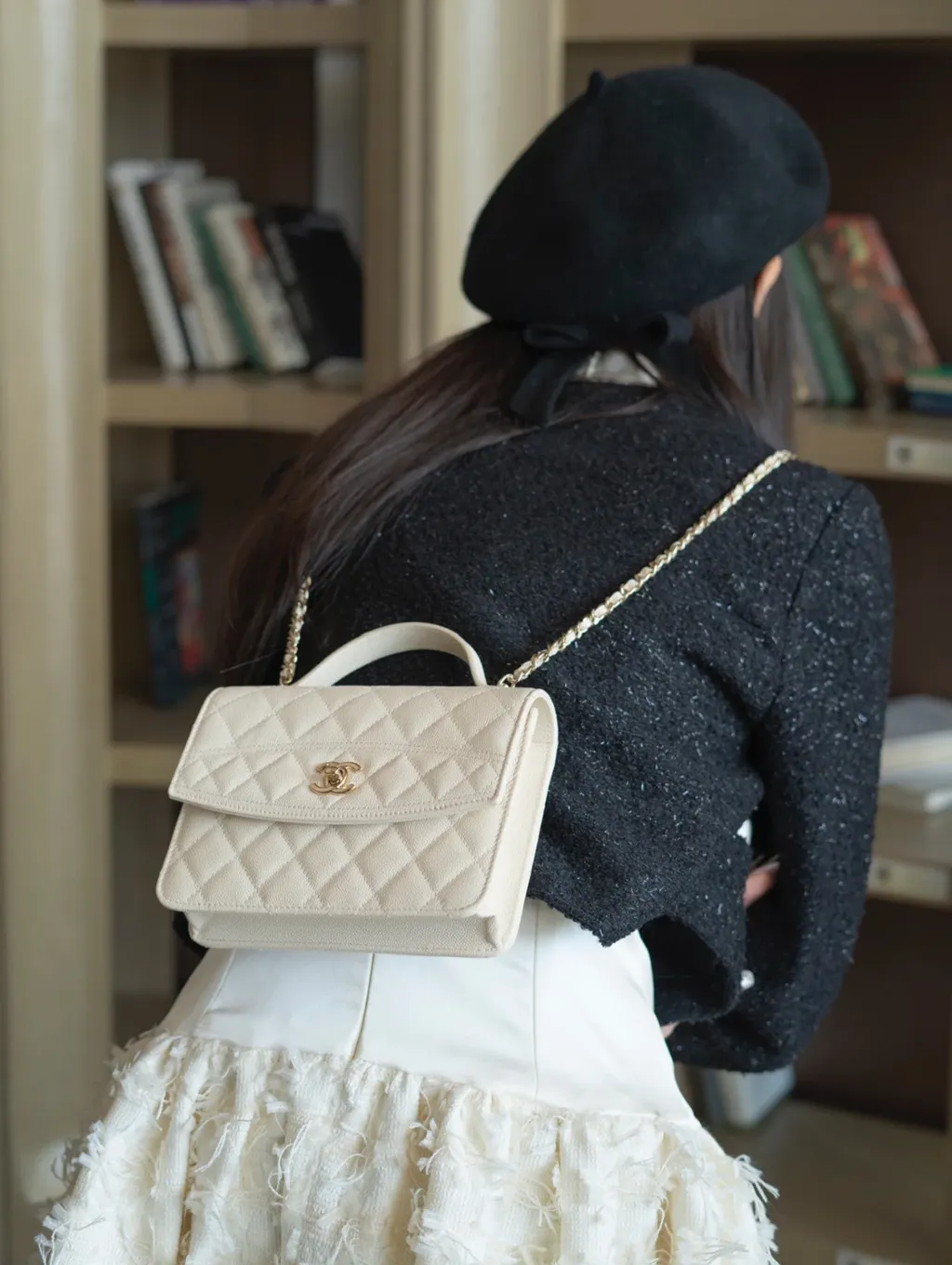 CHANEL 25C MINI 魚子醬小書包 奶白6
