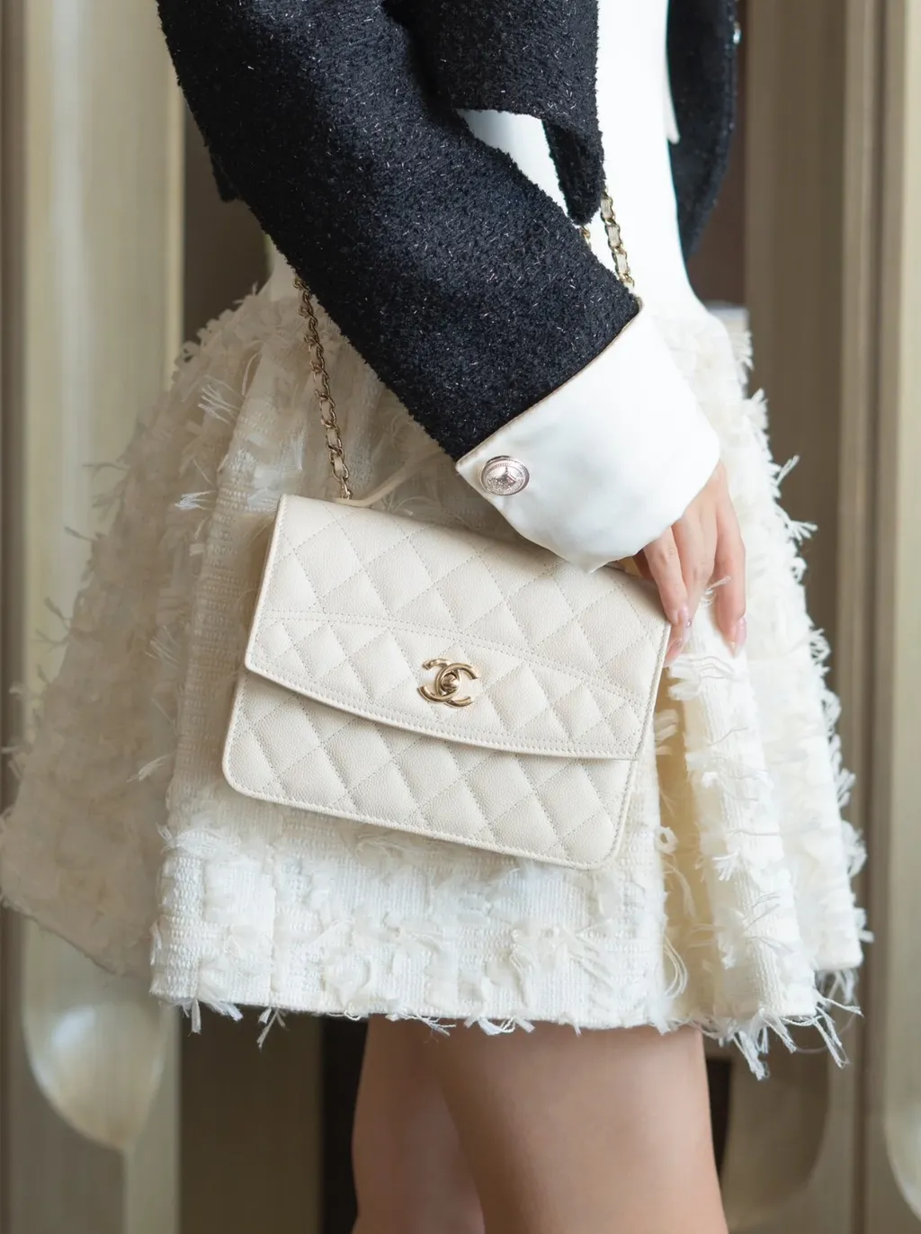 CHANEL 25C MINI 魚子醬小書包 奶白4