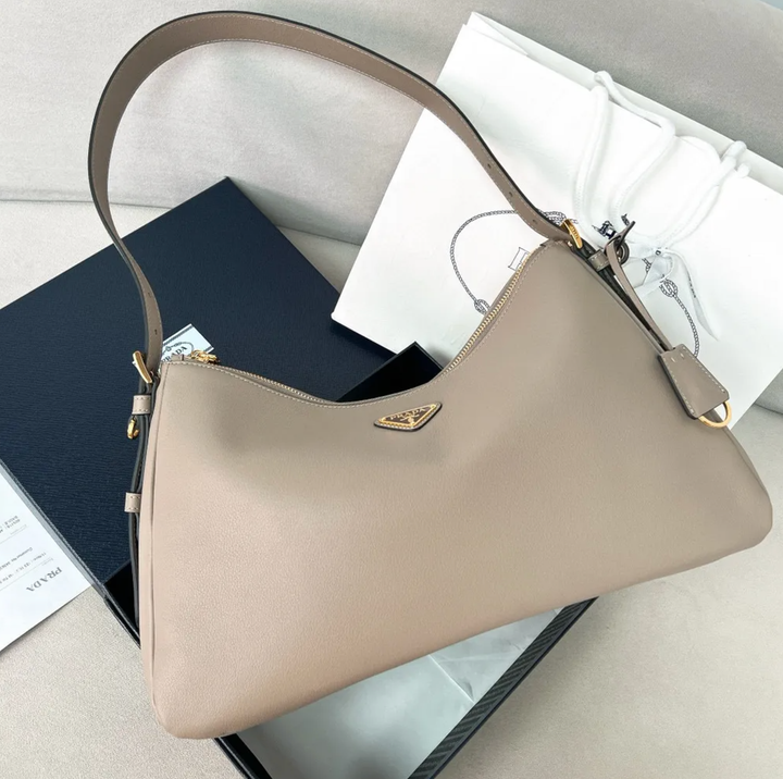 PRADA AIMEE 皮革肩背袋 灰色 下午4.33.57