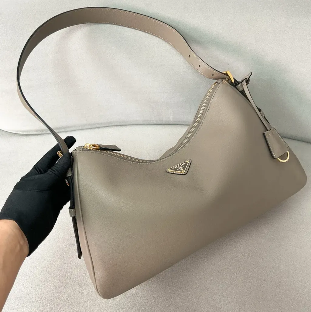PRADA AIMEE 皮革肩背袋 灰色 下午4.34.07