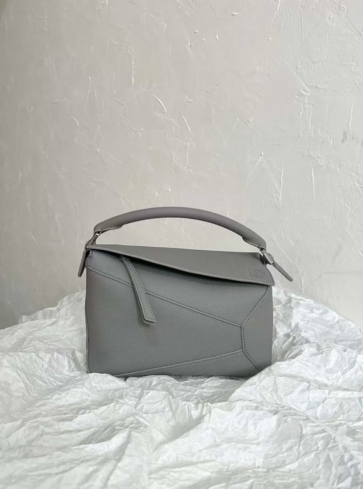 LOEWE PUZZLE 荔枝紋手袋 珍珠灰色  下午2.48.27
