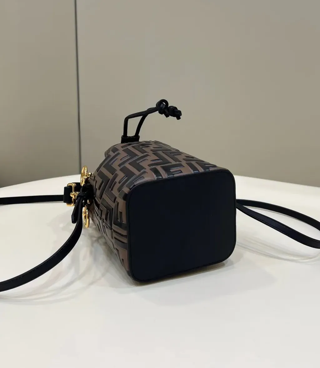 FENDI MON TRESOR MINI 水桶包 老花棕 下午3.58.43