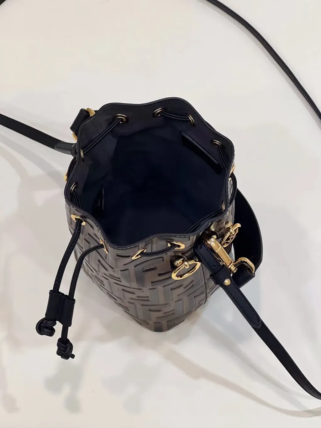 FENDI MON TRESOR MINI 水桶包 老花棕 下午3.58.53