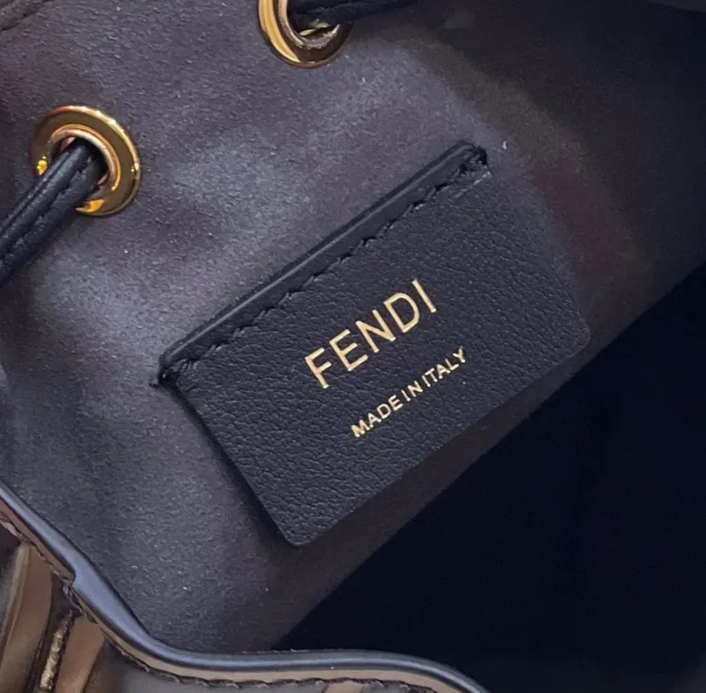 FENDI MON TRESOR MINI 水桶包 老花棕 下午3.59.09