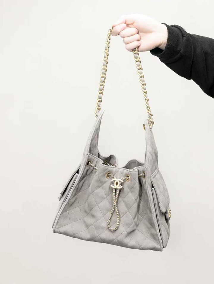 CHANEL 25C HOBO 麂皮灰色   🍓 2025-01-01 13.45.35