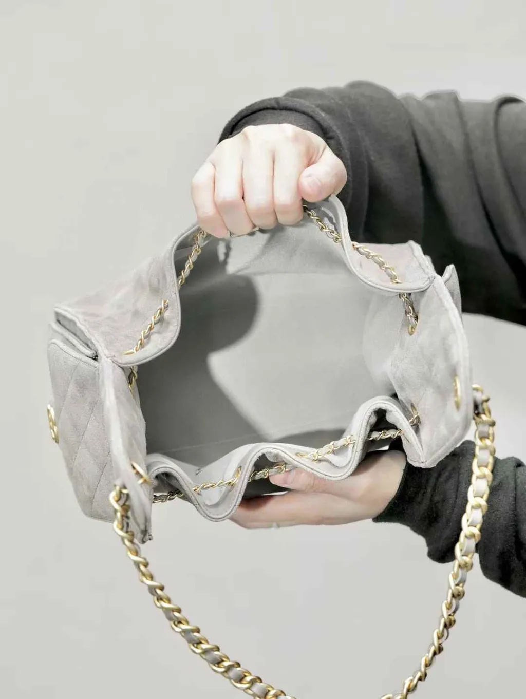 CHANEL 25C HOBO 麂皮灰色   🍓 2025-01-01 13.45.36