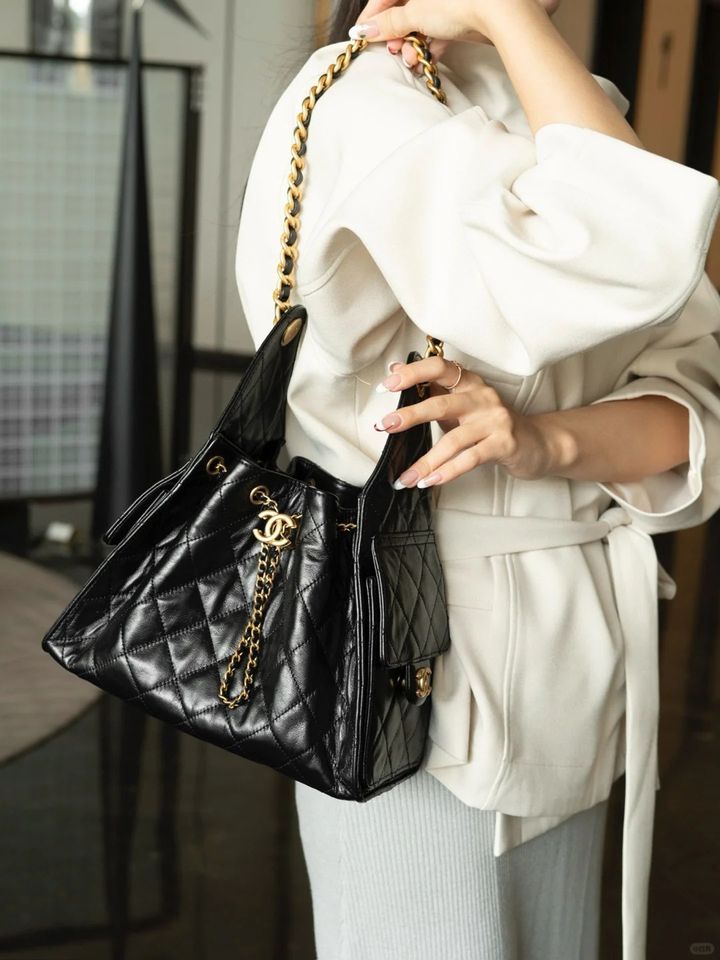 Chanel 25C small hobo抽绳水桶包好美呀❤️_1_WoW Fantasy奢品_来自小红书网页版 (3)