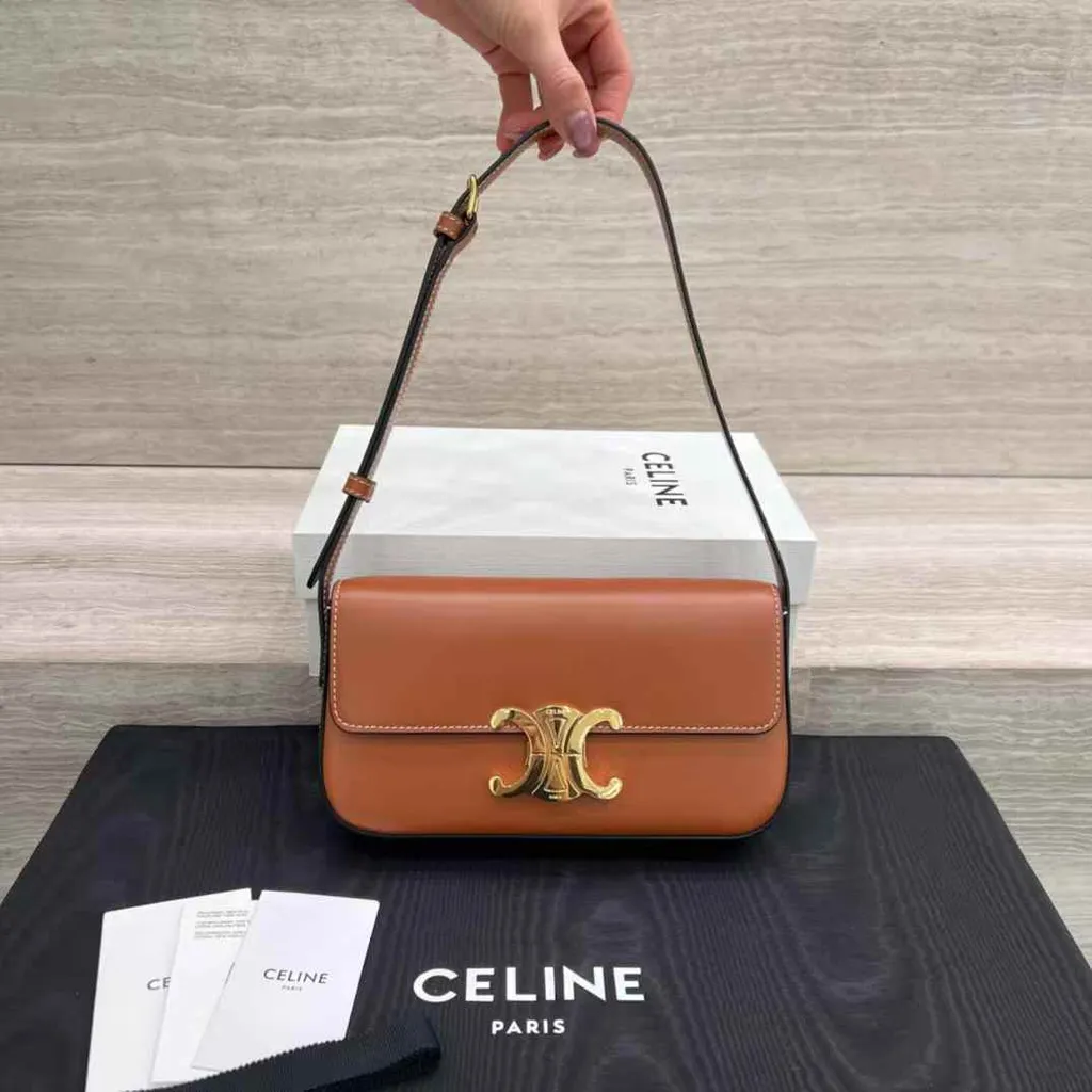 CELINE CLAUDE 天然牛皮革肩背包 棕色  🍓 2025-01-01 17.17.11