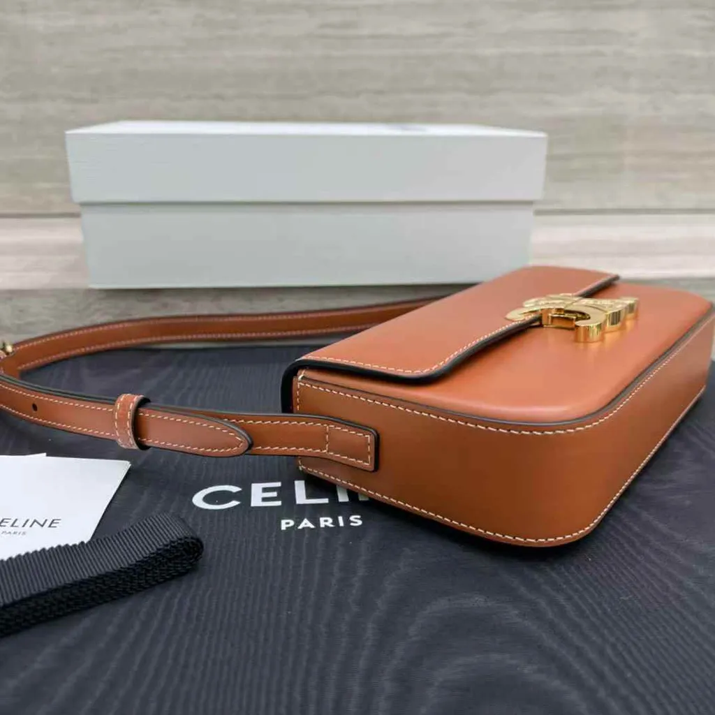 CELINE CLAUDE 天然牛皮革肩背包 棕色  🍓 2025-01-01 17.17.16