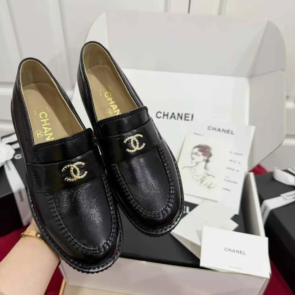 CHANEL 25C 油蠟小牛皮樂福鞋3