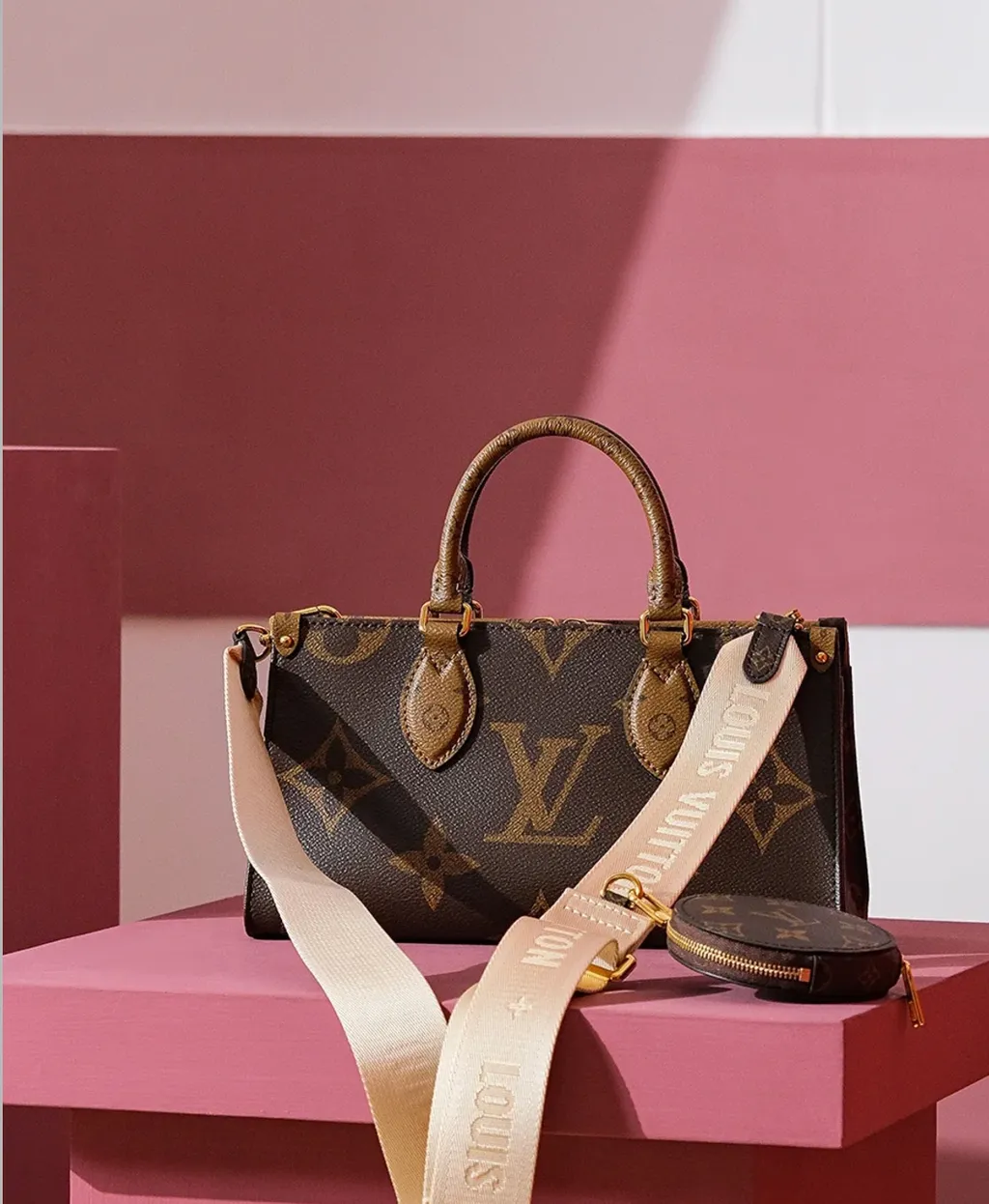LV ONTHEGO EAST WEST 橫版托特包 M466532.05.13