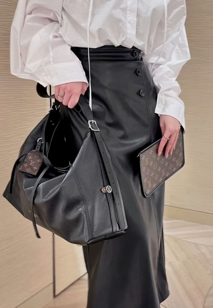 跟着欧阳娜娜学穿搭 carryall黑武士上身_3_叶笙笙_来自小红书网页版