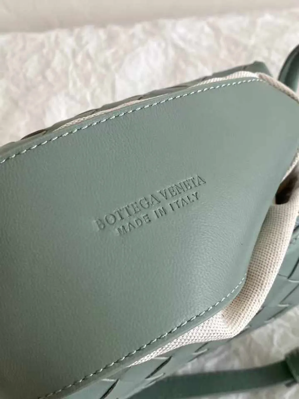 BOTTEGA VENETA LOOP 相機包 鼠尾草綠色6