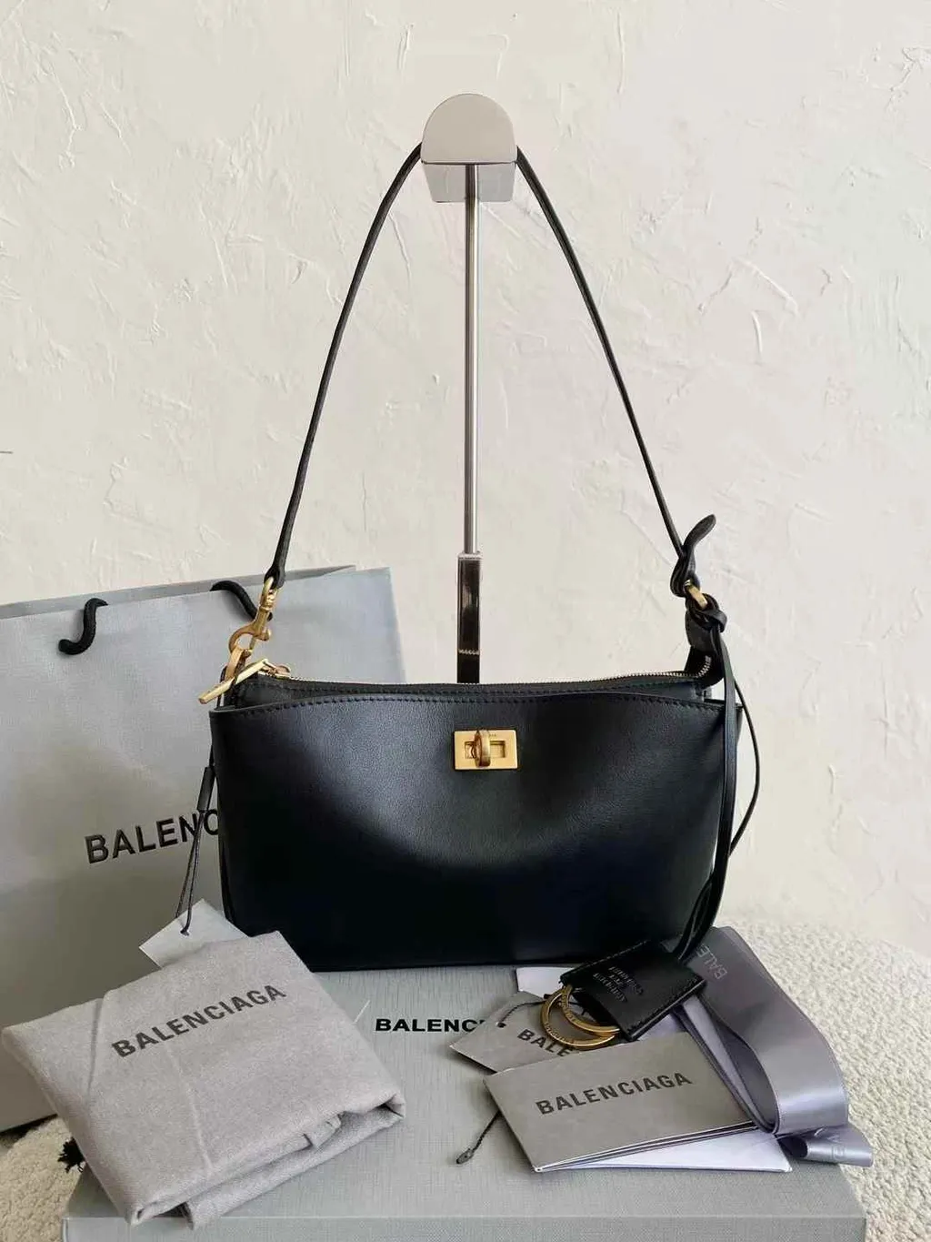 BALENCIAGA RODEO 腋下包1