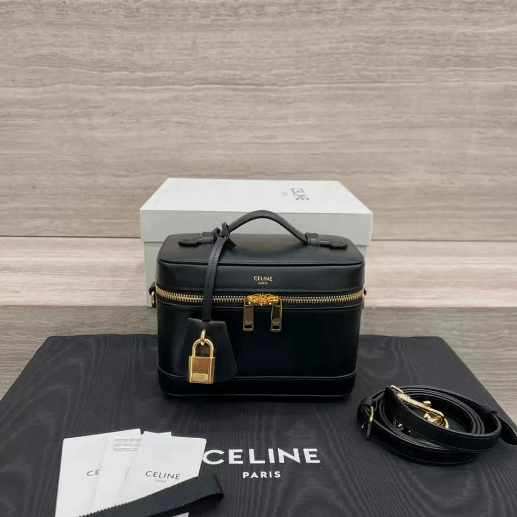 CELINE  VANITY 亮澤牛皮革化妝箱 黑色1