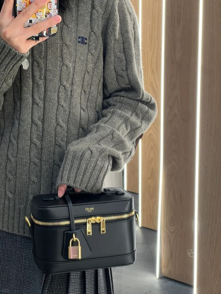 CELINE  VANITY 亮澤牛皮革化妝箱 黑色2