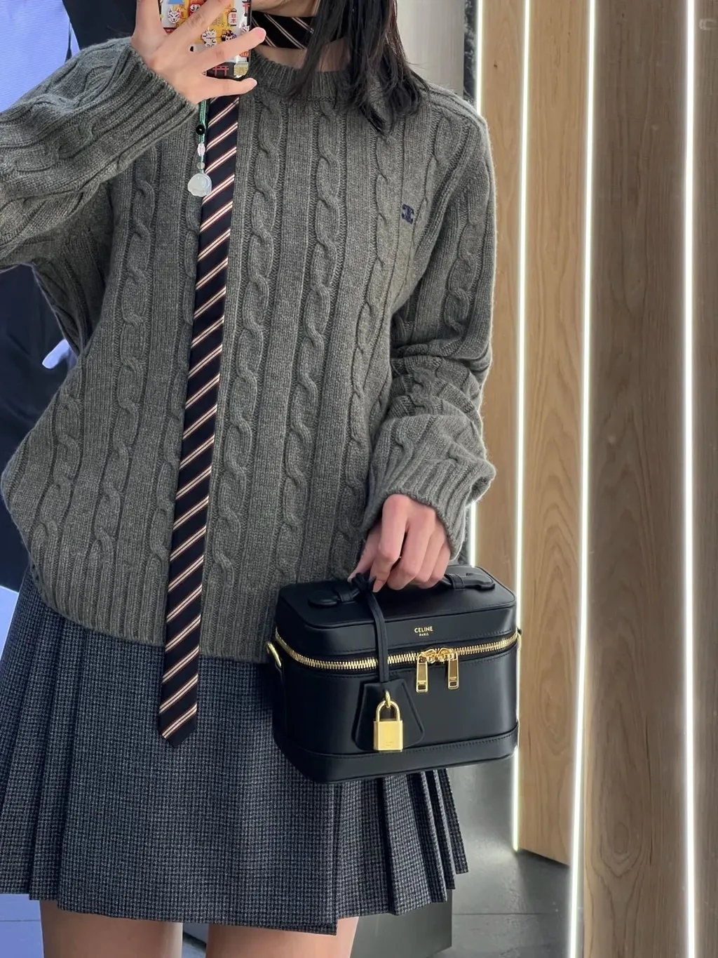 CELINE  VANITY 亮澤牛皮革化妝箱 黑色1