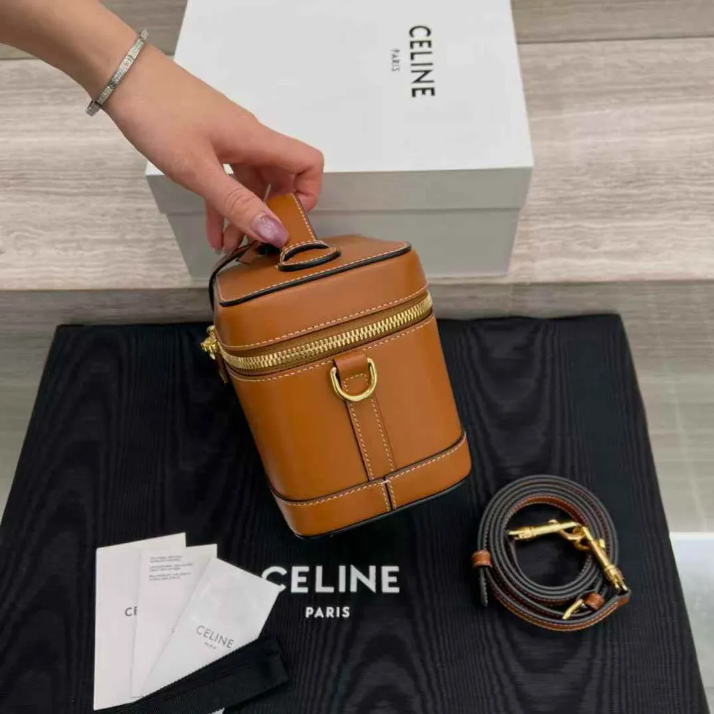 CELINE VANITY 牛皮革化妝包 棕色4