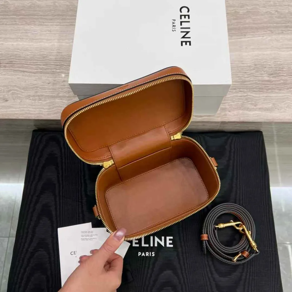 CELINE VANITY 牛皮革化妝包 棕色5