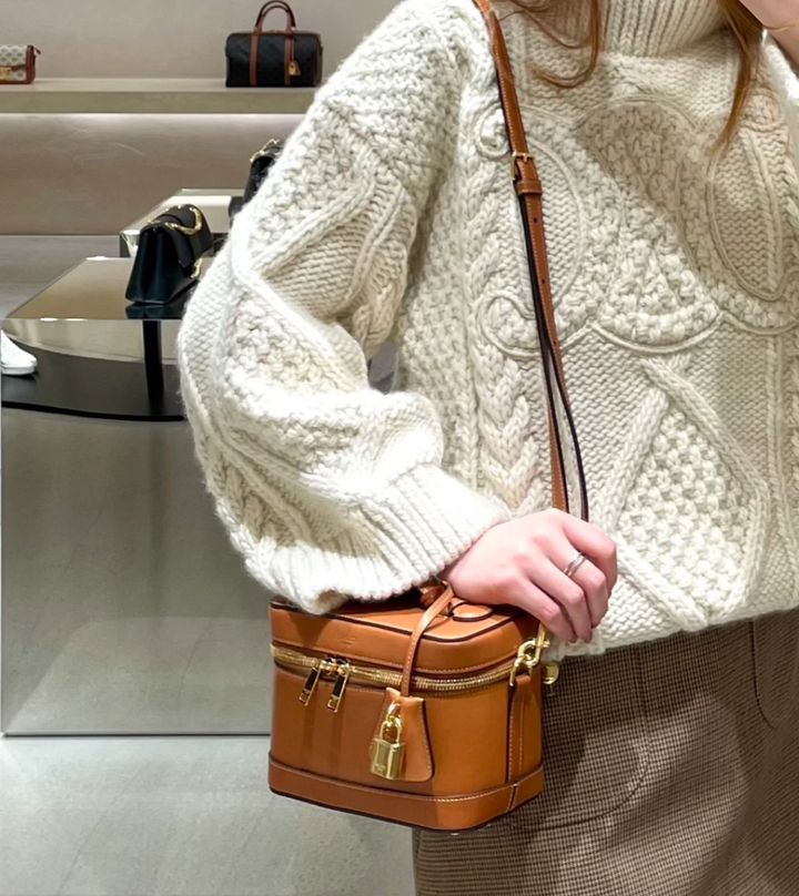 CELINE VANITY 牛皮革化妝包 棕色6