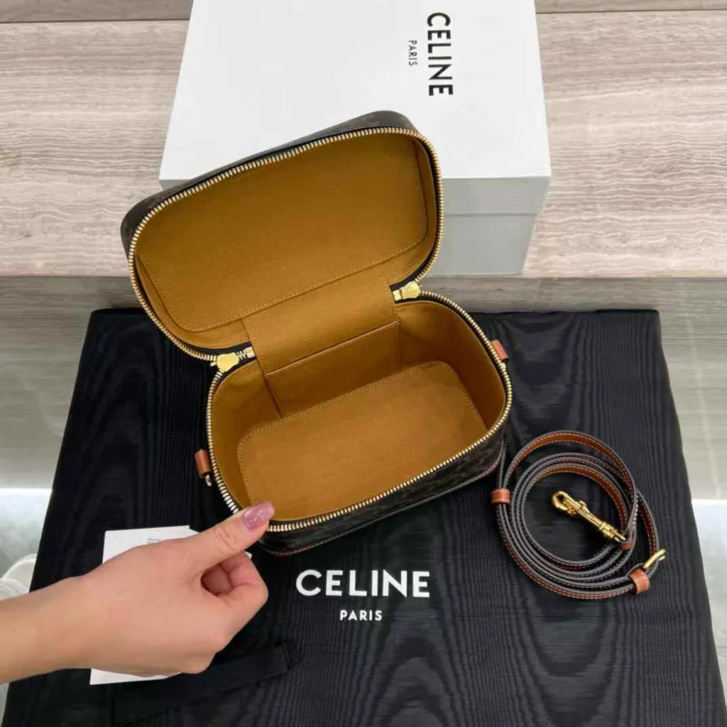 CELINE VANITY 亮澤牛皮革化妝包 老花款9