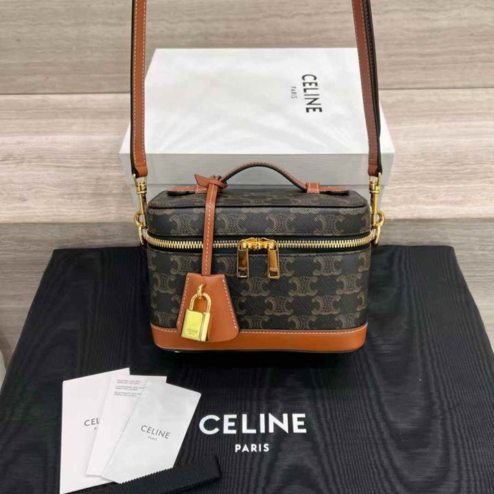 CELINE VANITY 亮澤牛皮革化妝包 老花款12