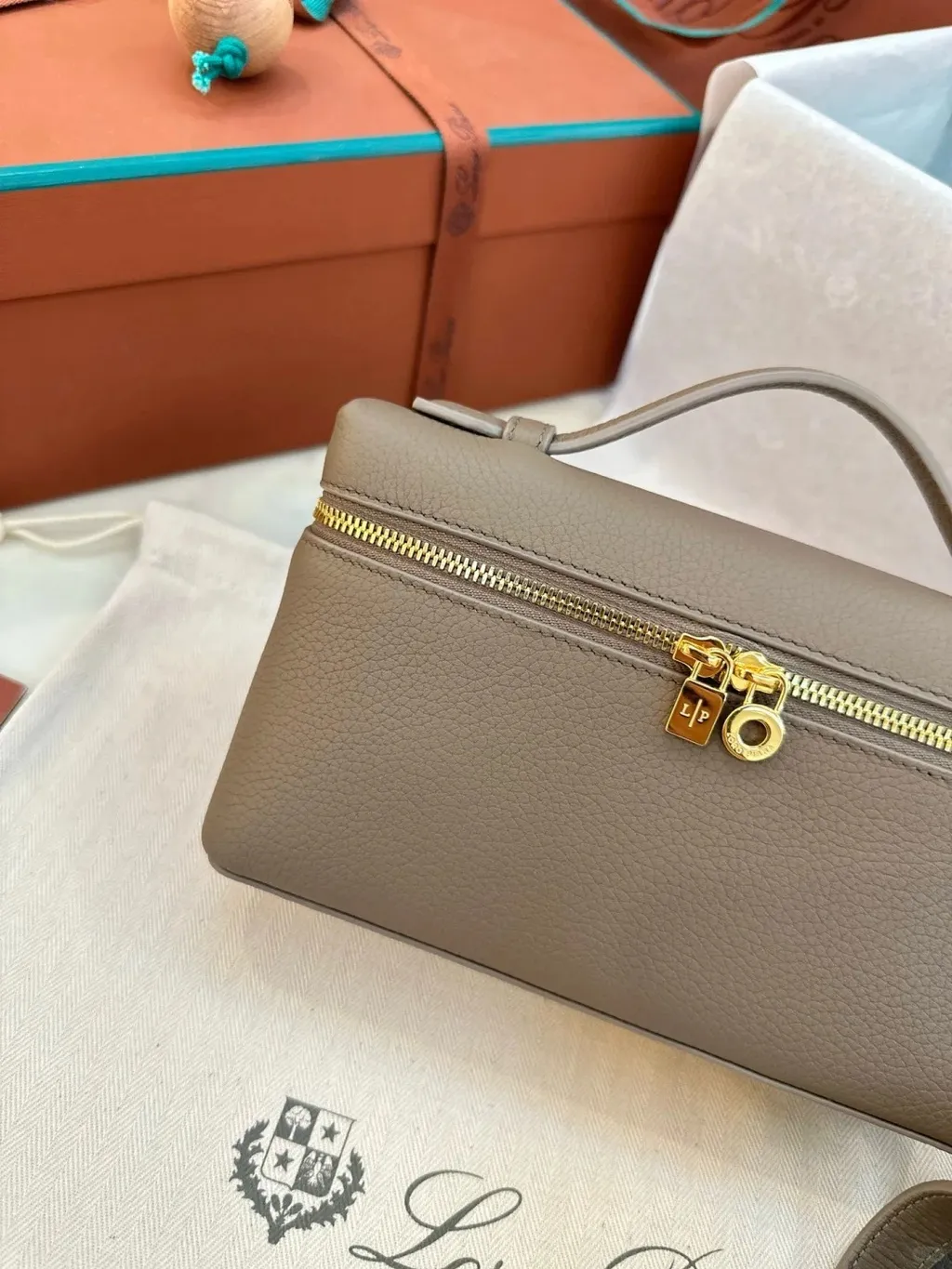 实拍loro piana19二代饭盒包大象灰金扣_4_ZHONGGU中古奢品_来自小红书网页版