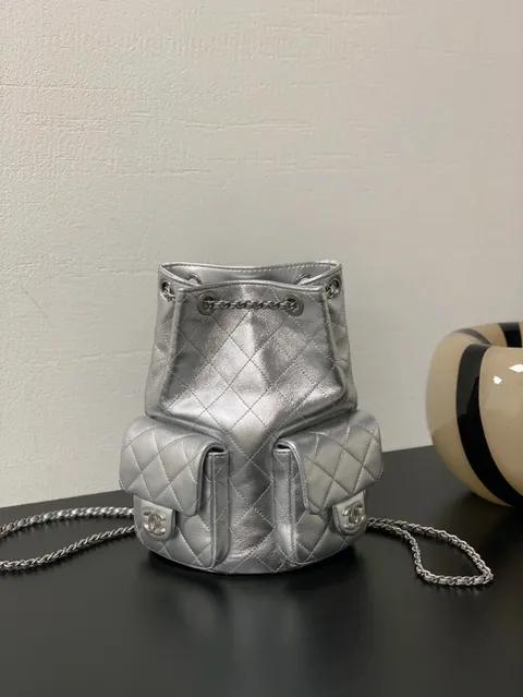CHANEL 25C 羊皮水桶雙肩包 銀色7