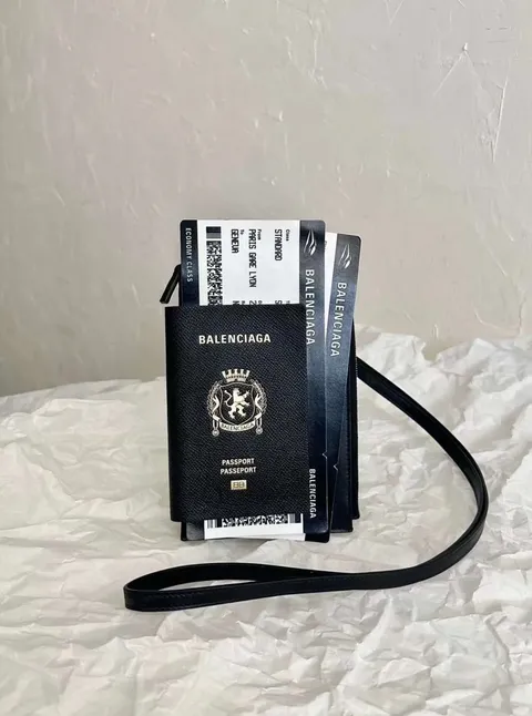 BALENCIAGA PASSPORT 機票護照掛繩包  上午11.21.00