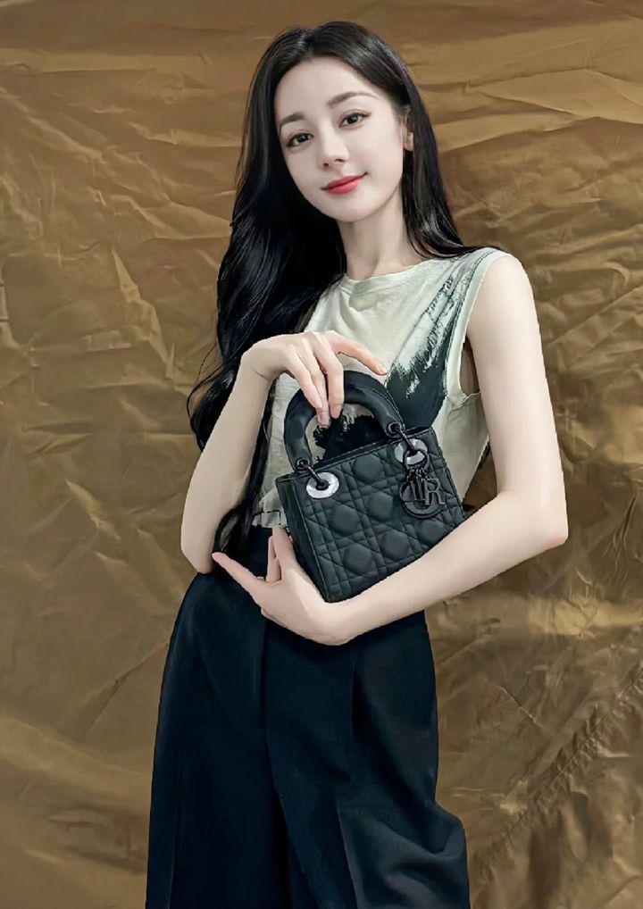 迪丽热巴&Dior_1_南京奢侈品回收.七七_来自小红书网页版