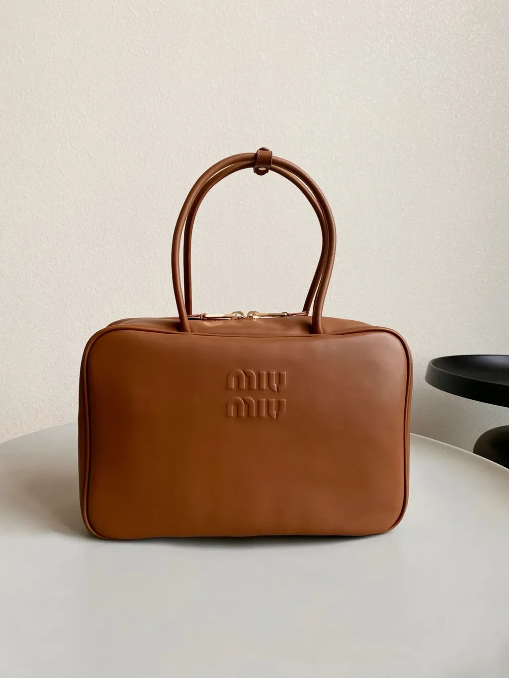 MIU MIU 牛皮革公文包 焦糖色3