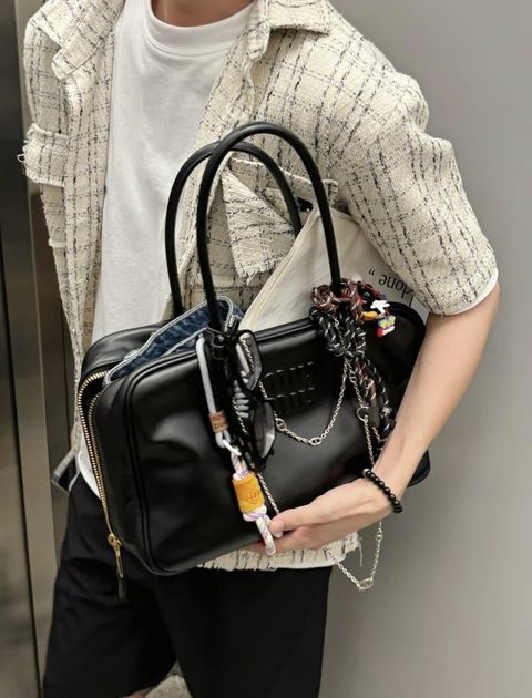 MIU MIU 牛皮革公文包 黑色1