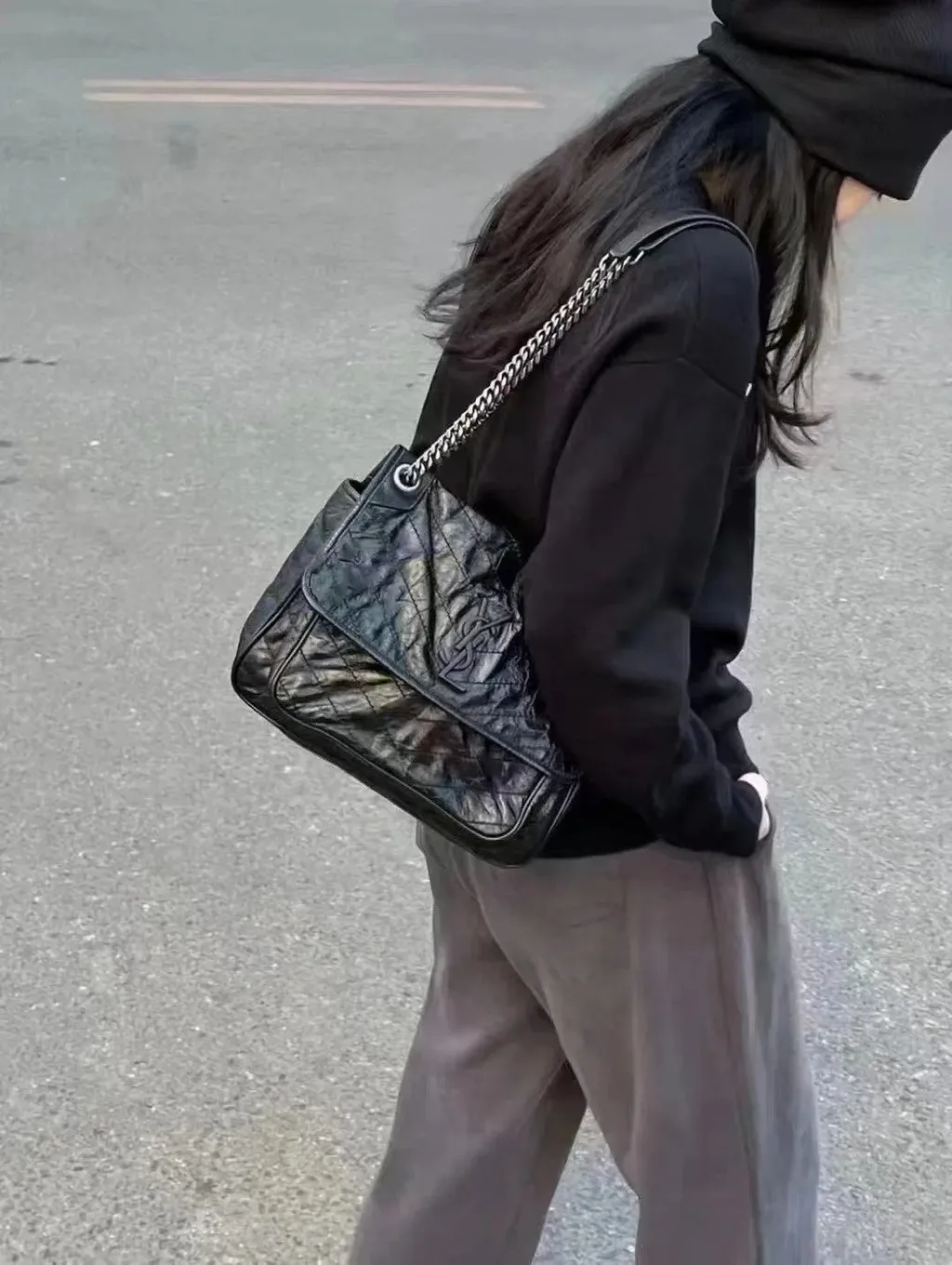 反正黑色和银色链条都很好看 对吧～_1_西安奢品最靠谱_来自小红书网页版