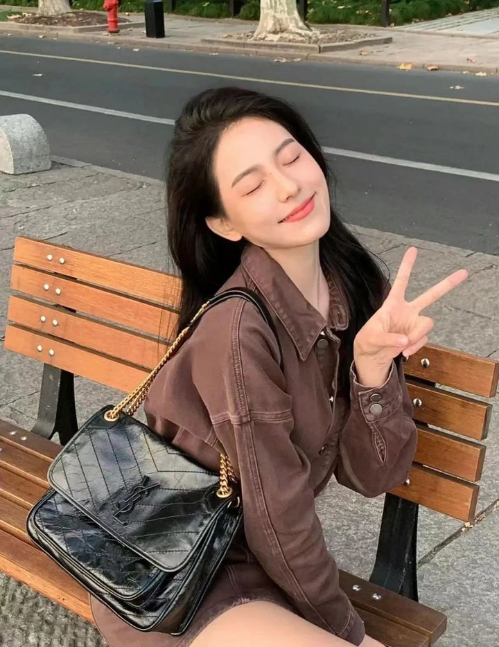 最美的圣罗兰niki金链_1_南京德基圣罗兰Lucky禁言看主页_来自小红书网页版 (1)
