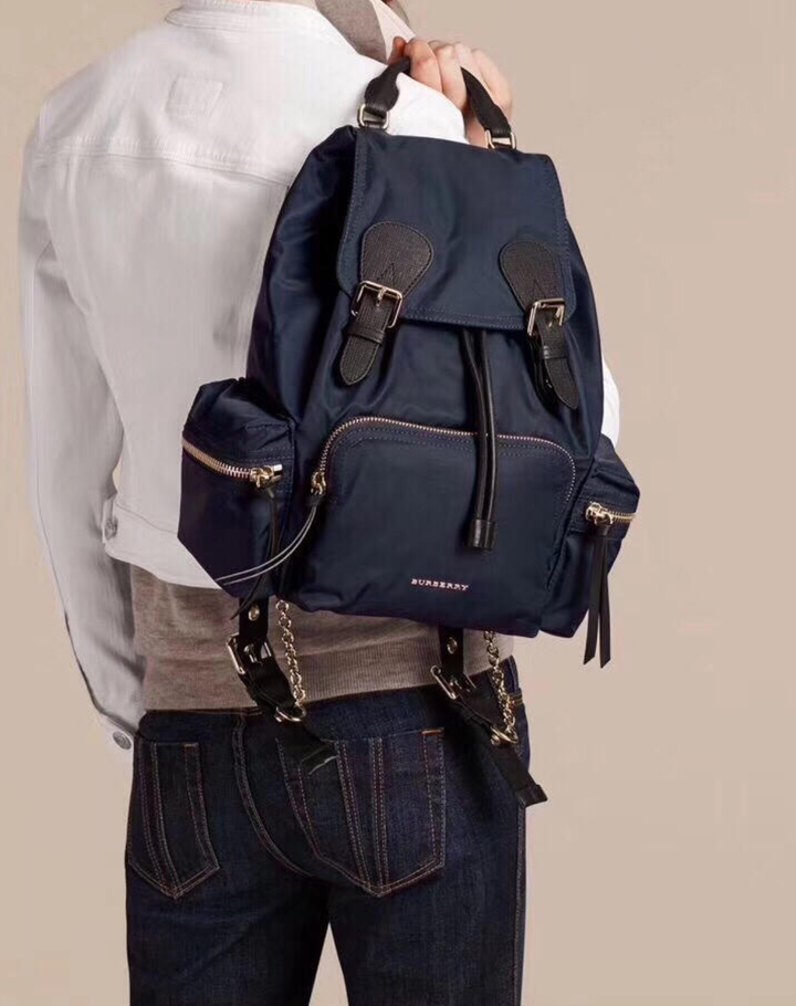 BURBERRY 尼龍雙肩包 海軍藍3