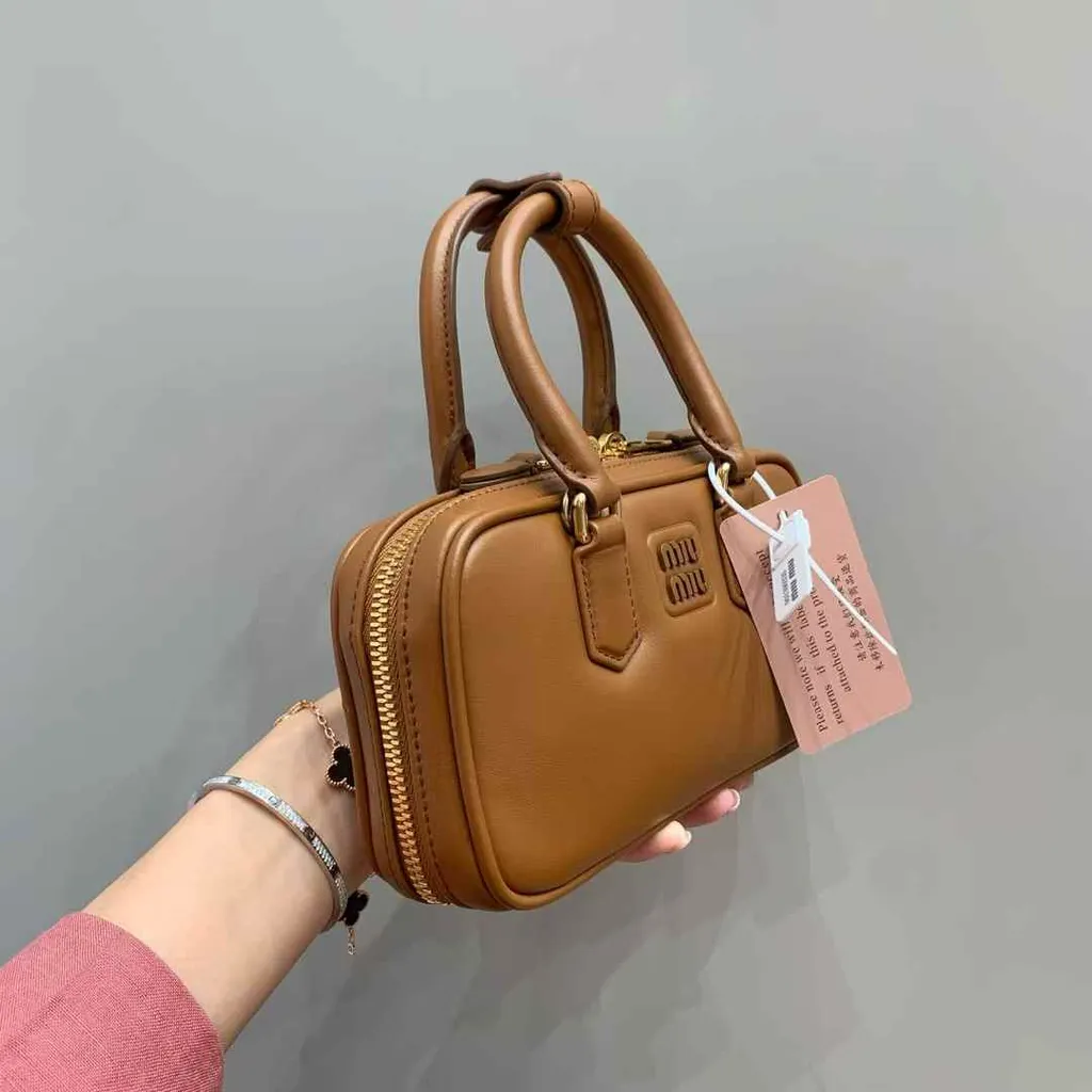 MIU MIU ARCADIE 保齡球包 棕色 MINI6