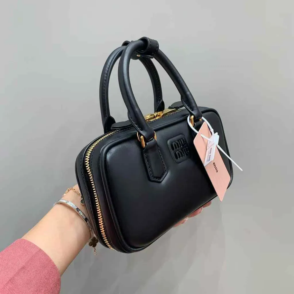 MIU MIU ARCADIE MINI 保齡球包 黑色6