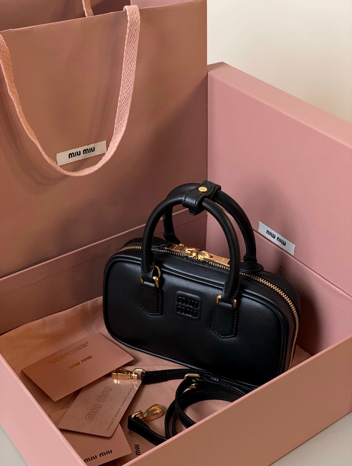 MIU MIU ARCADIE MINI 保齡球包 黑色5