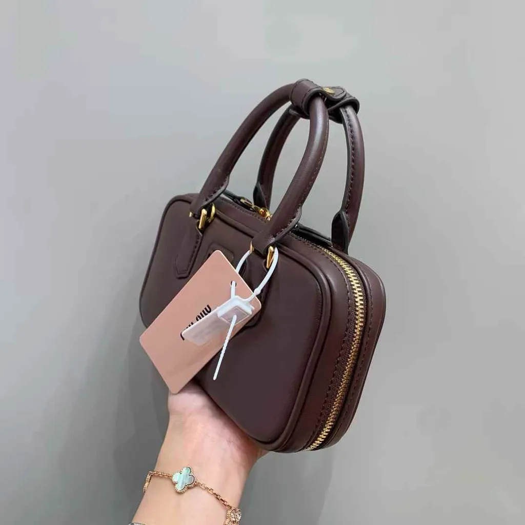 MIU MIU ARCADIE MINI 保齡球包 石楠木色4