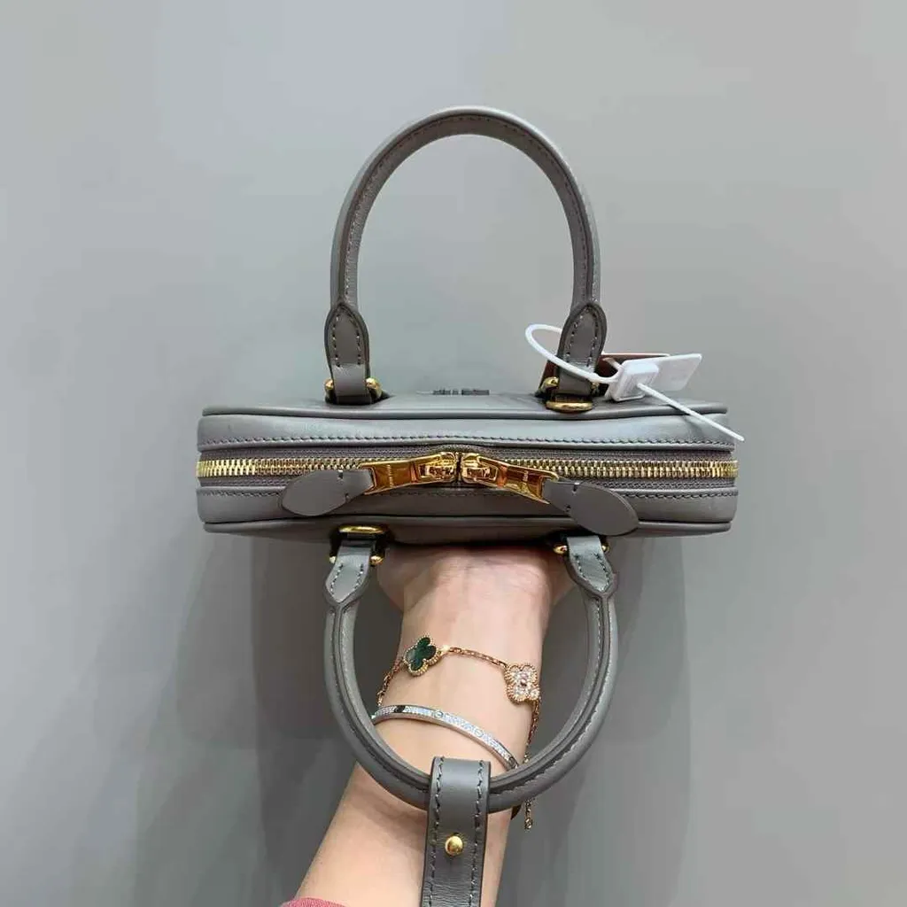 MIU MIU ARCADIE MINI 保齡球包 水泥灰色6
