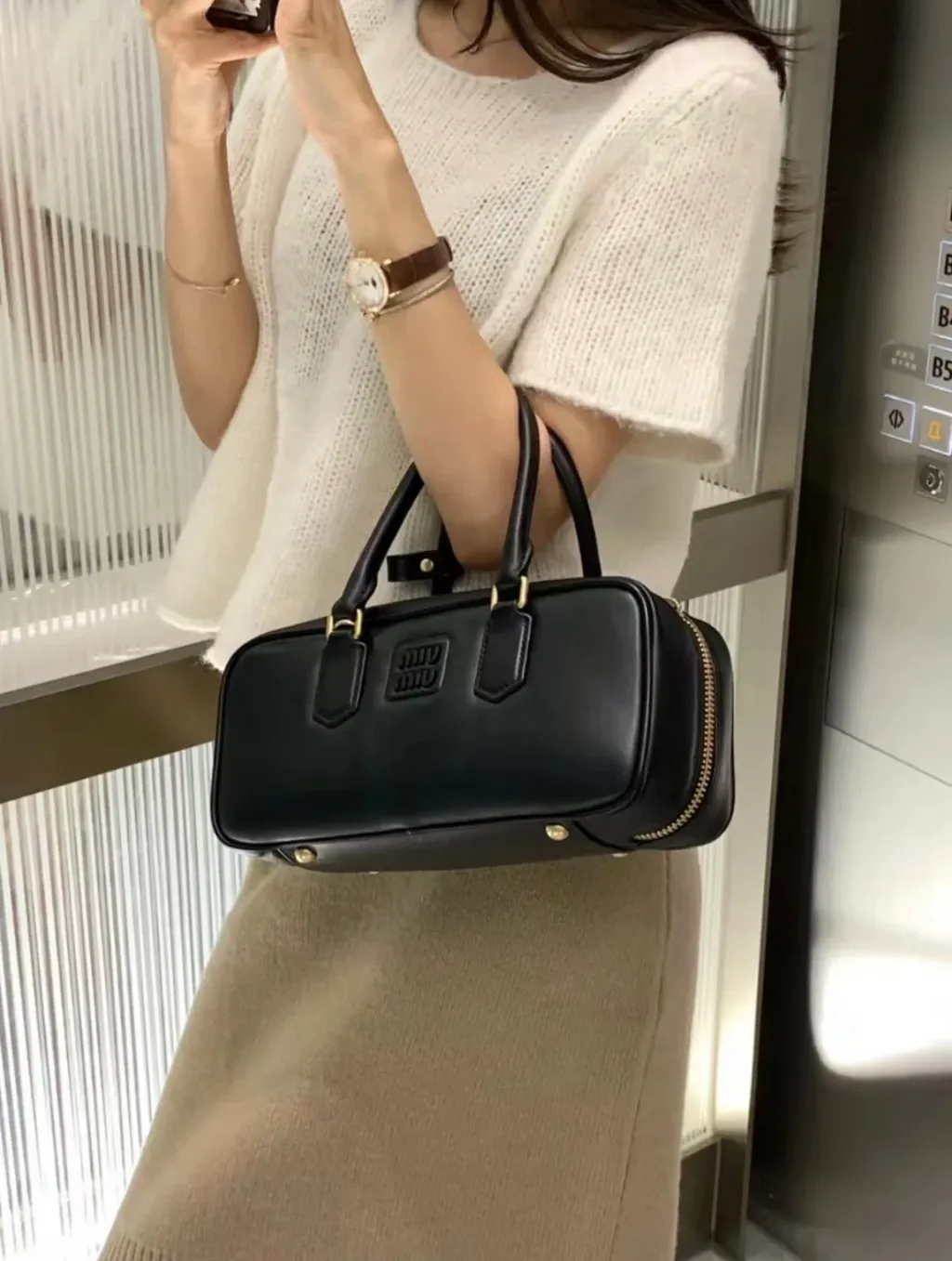 MIU MIU ARCADIE 保齡球包 黑色 中號7