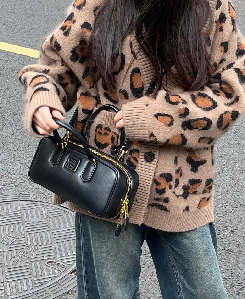 MIU MIU ARCADIE 保齡球包 黑色 中號3