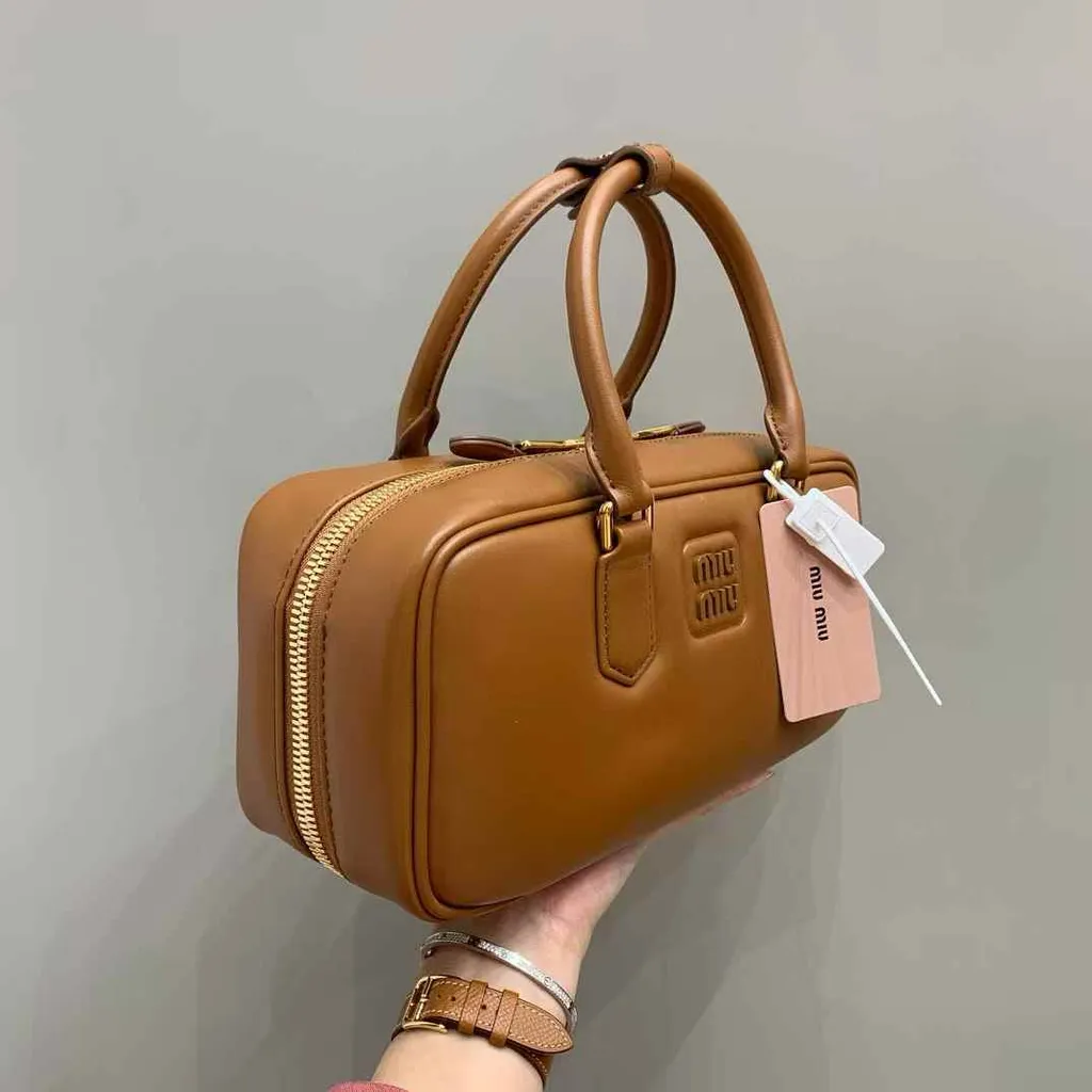 MIU MIU ARCADIE 保齡球包 棕色 中號3
