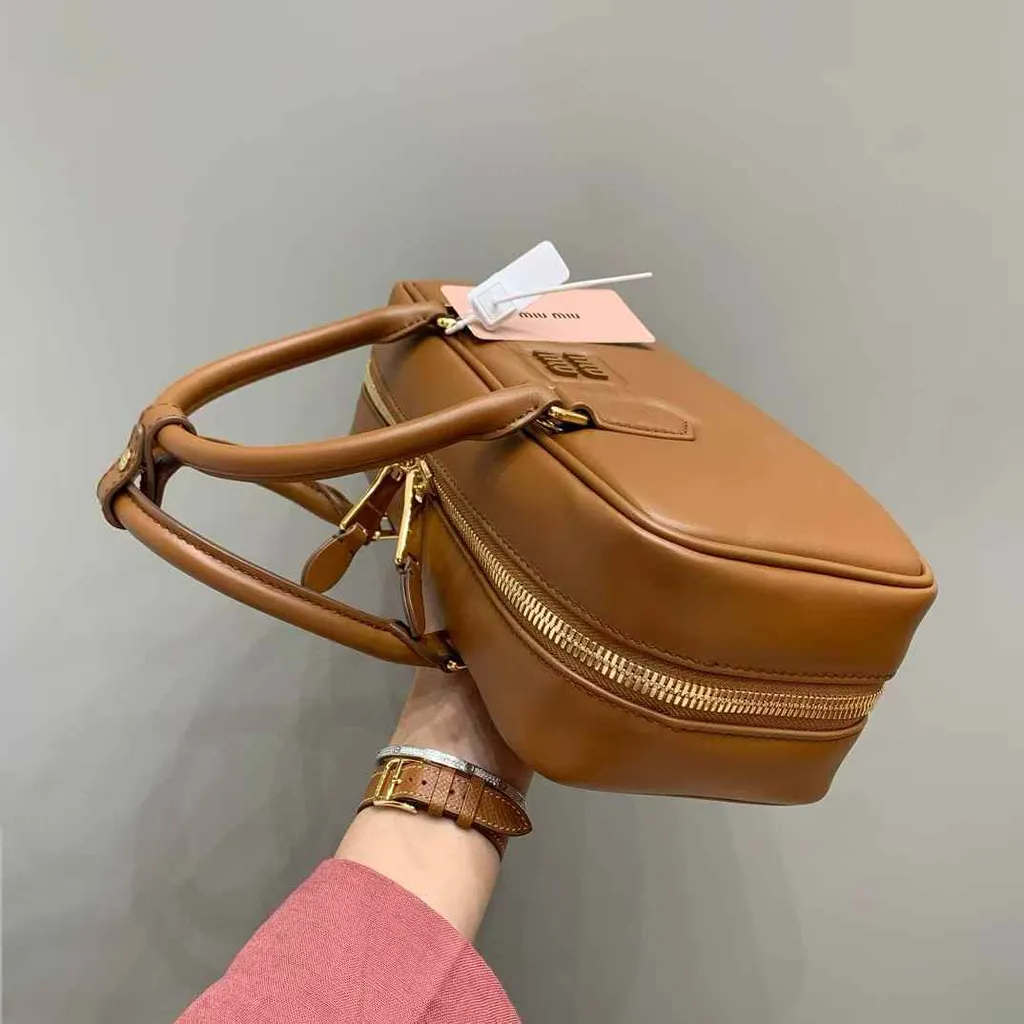 MIU MIU ARCADIE 保齡球包 棕色 中號6