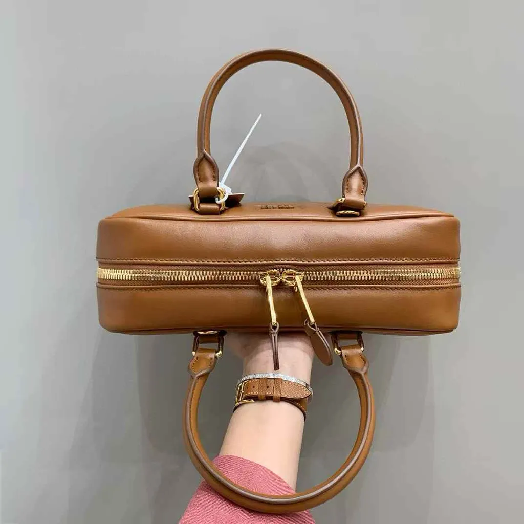 MIU MIU ARCADIE 保齡球包 棕色 中號8