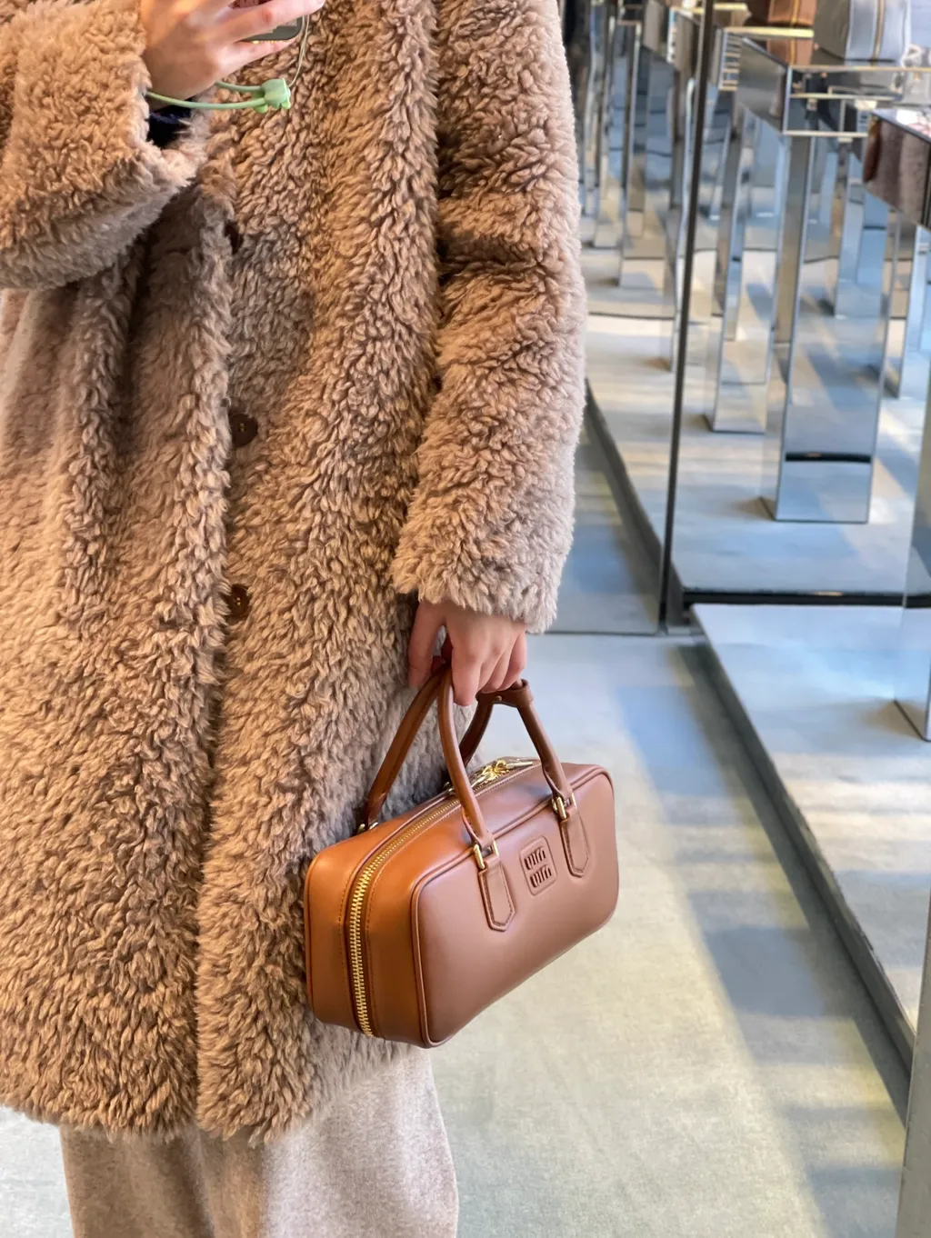 MIU MIU ARCADIE 保齡球包 棕色 中號2